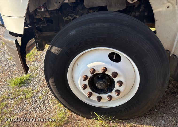 image for item EM0599 2013 Freightliner Business Class M2 semi truck