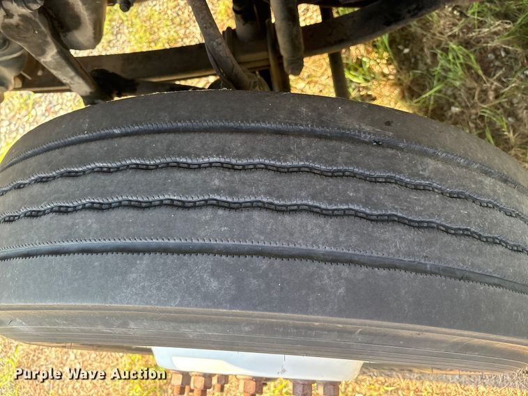 image for item EM0599 2013 Freightliner Business Class M2 semi truck