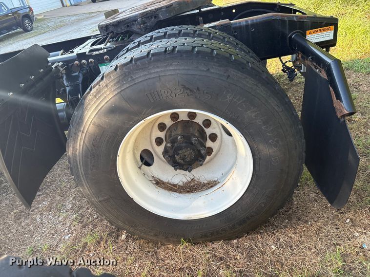 image for item EM0599 2013 Freightliner Business Class M2 semi truck