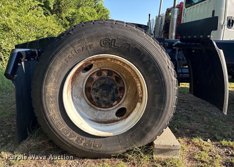 image for item EM0599 2013 Freightliner Business Class M2 semi truck