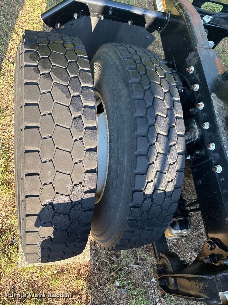 image for item EM0599 2013 Freightliner Business Class M2 semi truck