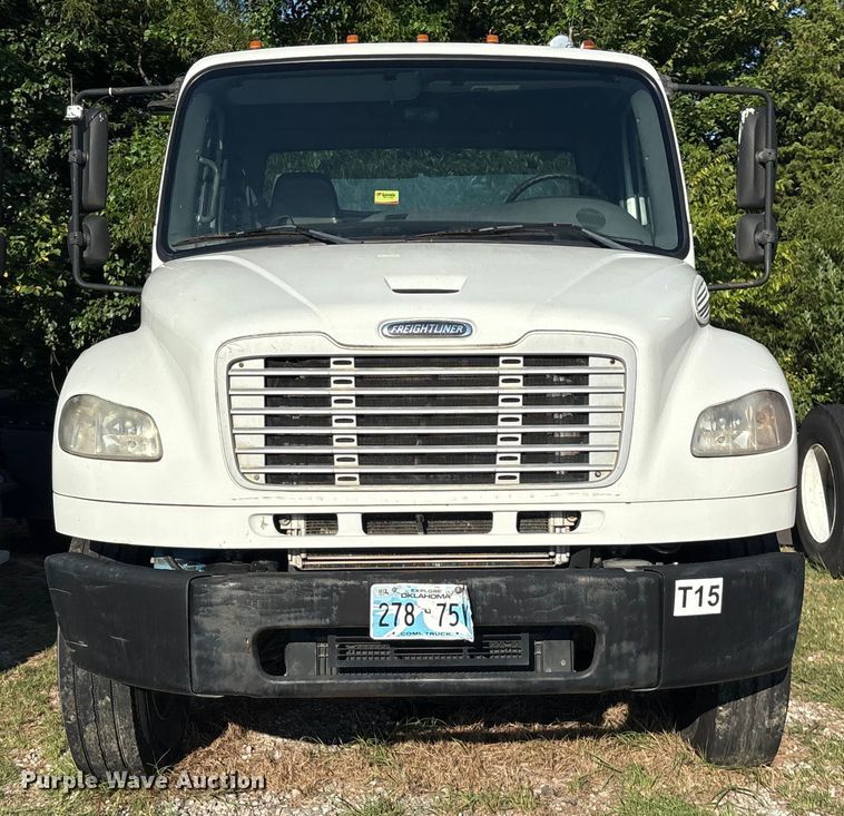 image for item EM0600 2013 Freightliner Business Class M2 106 semi truck