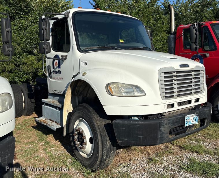 image for item EM0600 2013 Freightliner Business Class M2 106 semi truck