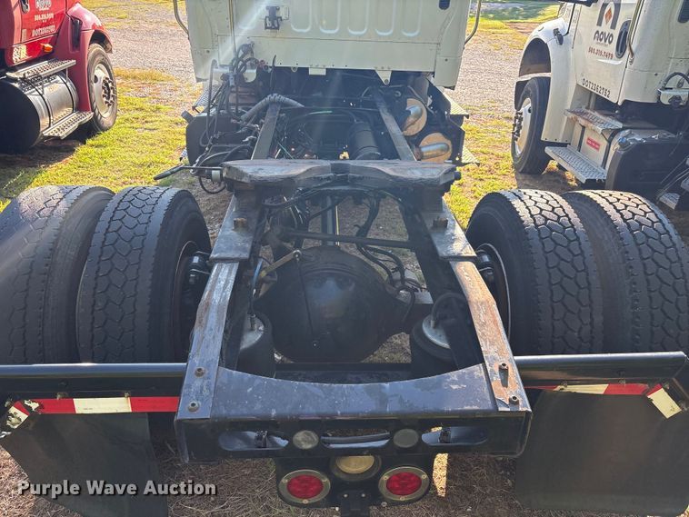 image for item EM0600 2013 Freightliner Business Class M2 106 semi truck