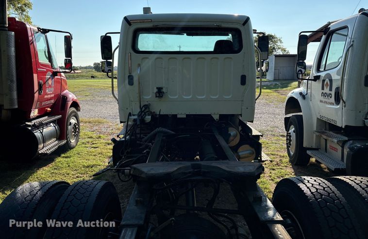 image for item EM0600 2013 Freightliner Business Class M2 106 semi truck