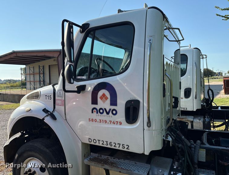 image for item EM0600 2013 Freightliner Business Class M2 106 semi truck