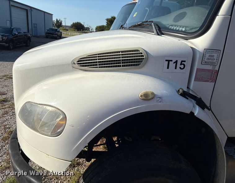 image for item EM0600 2013 Freightliner Business Class M2 106 semi truck