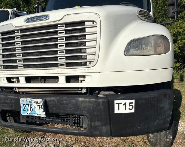image for item EM0600 2013 Freightliner Business Class M2 106 semi truck