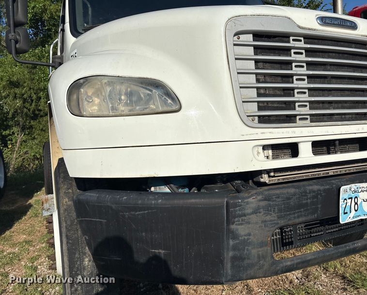 image for item EM0600 2013 Freightliner Business Class M2 106 semi truck