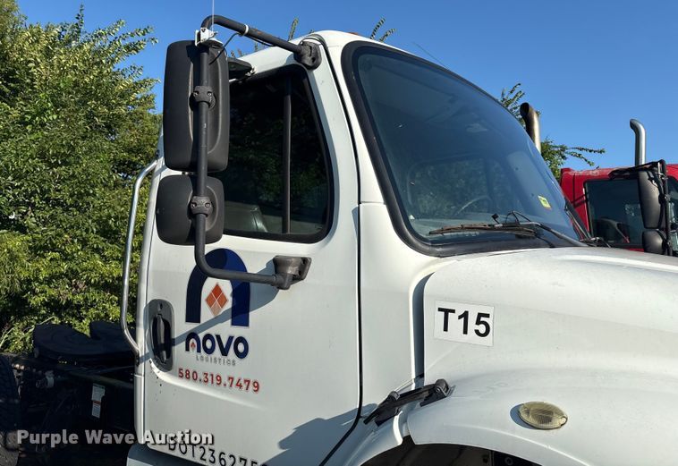 image for item EM0600 2013 Freightliner Business Class M2 106 semi truck