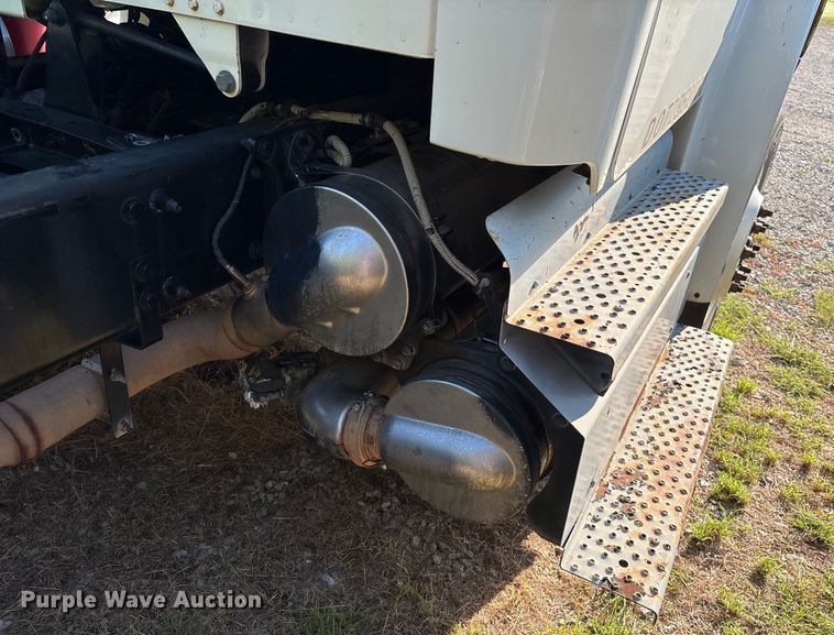 image for item EM0600 2013 Freightliner Business Class M2 106 semi truck