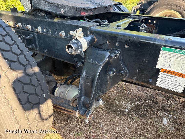 image for item EM0600 2013 Freightliner Business Class M2 106 semi truck