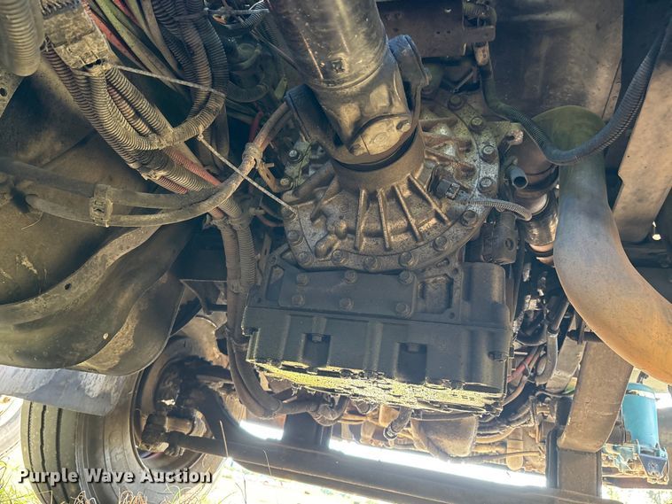 image for item EM0600 2013 Freightliner Business Class M2 106 semi truck