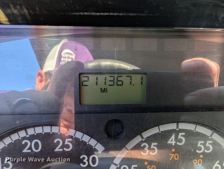 image for item EM0600 2013 Freightliner Business Class M2 106 semi truck