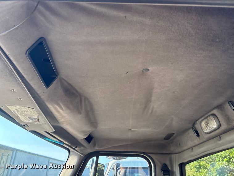 image for item EM0600 2013 Freightliner Business Class M2 106 semi truck