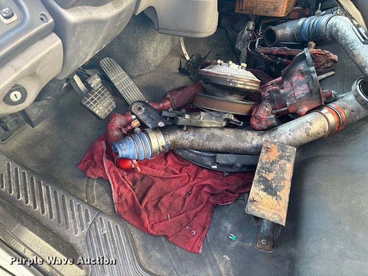 image for item EM0600 2013 Freightliner Business Class M2 106 semi truck