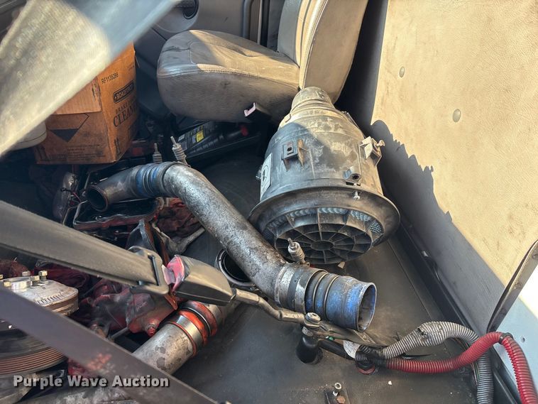 image for item EM0600 2013 Freightliner Business Class M2 106 semi truck