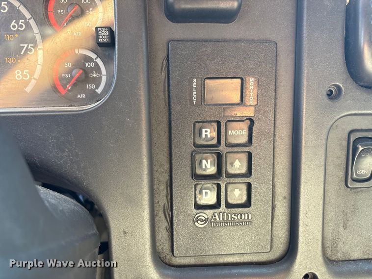 image for item EM0600 2013 Freightliner Business Class M2 106 semi truck