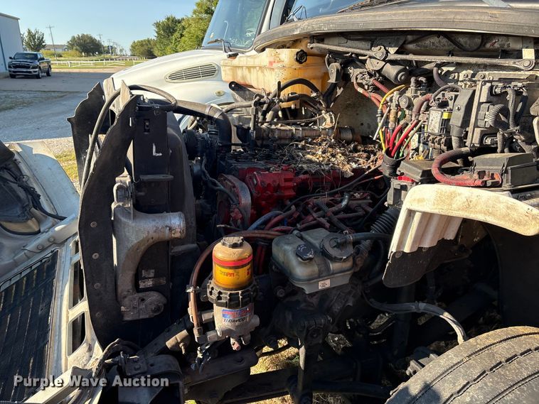 image for item EM0600 2013 Freightliner Business Class M2 106 semi truck