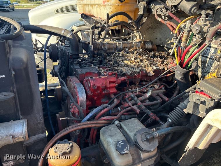 image for item EM0600 2013 Freightliner Business Class M2 106 semi truck