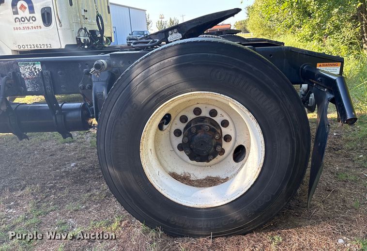 image for item EM0600 2013 Freightliner Business Class M2 106 semi truck