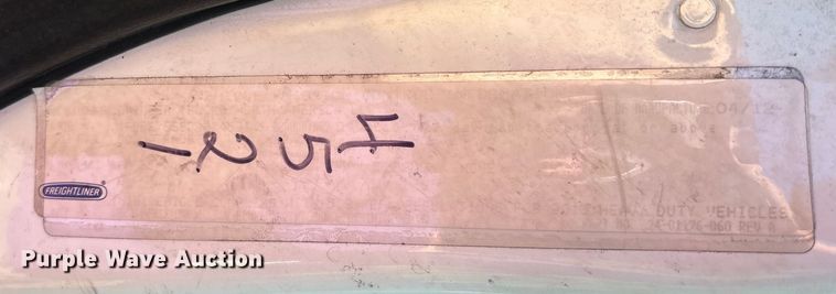 image for item EM0600 2013 Freightliner Business Class M2 106 semi truck