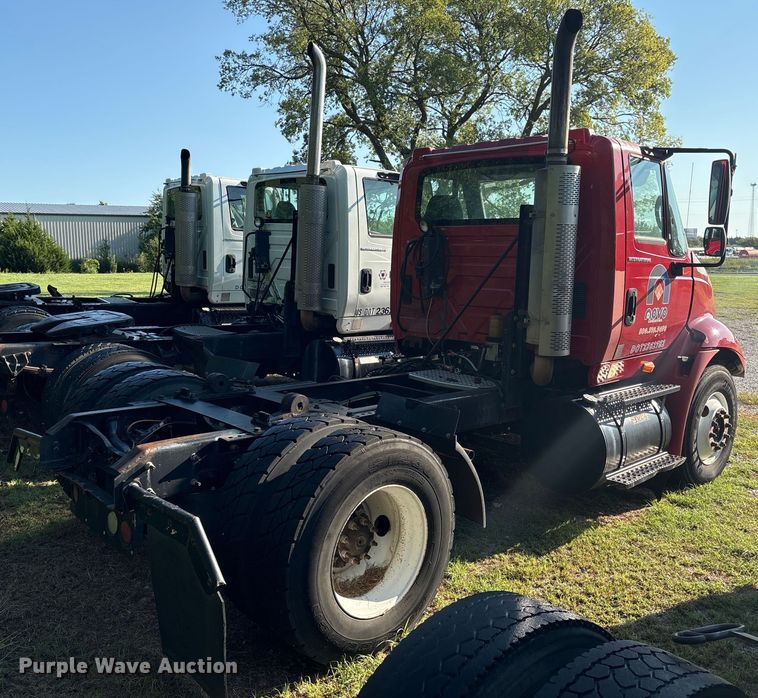 image for item EM0601 2006 International 8600 truck cab and chassis