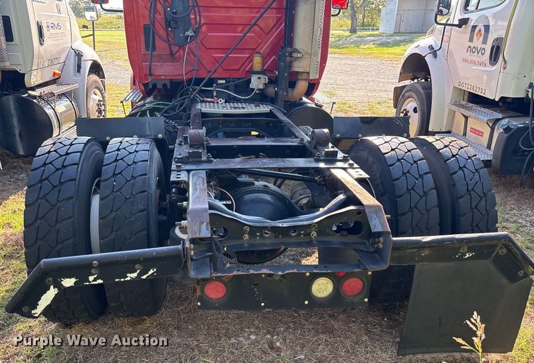 image for item EM0601 2006 International 8600 truck cab and chassis