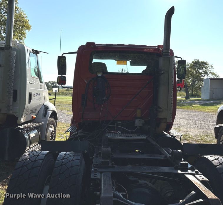 image for item EM0601 2006 International 8600 truck cab and chassis