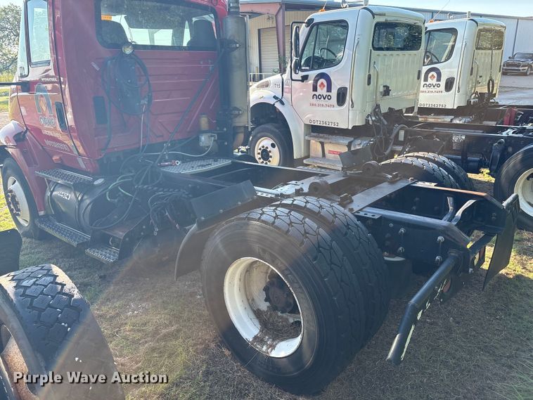 image for item EM0601 2006 International 8600 truck cab and chassis