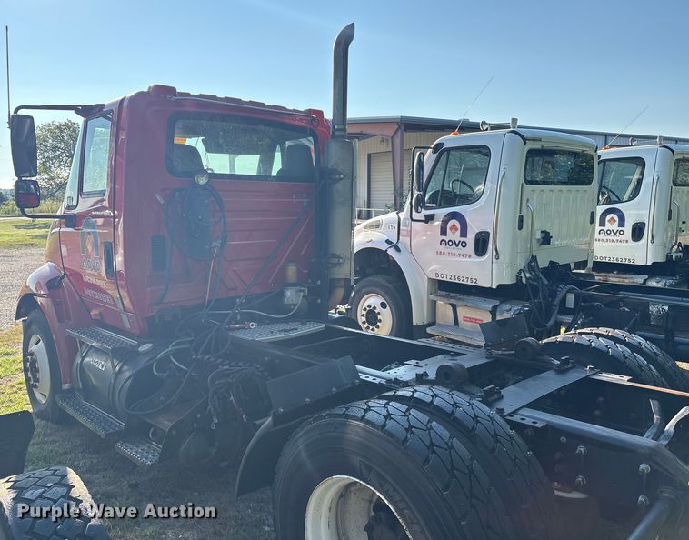 image for item EM0601 2006 International 8600 truck cab and chassis