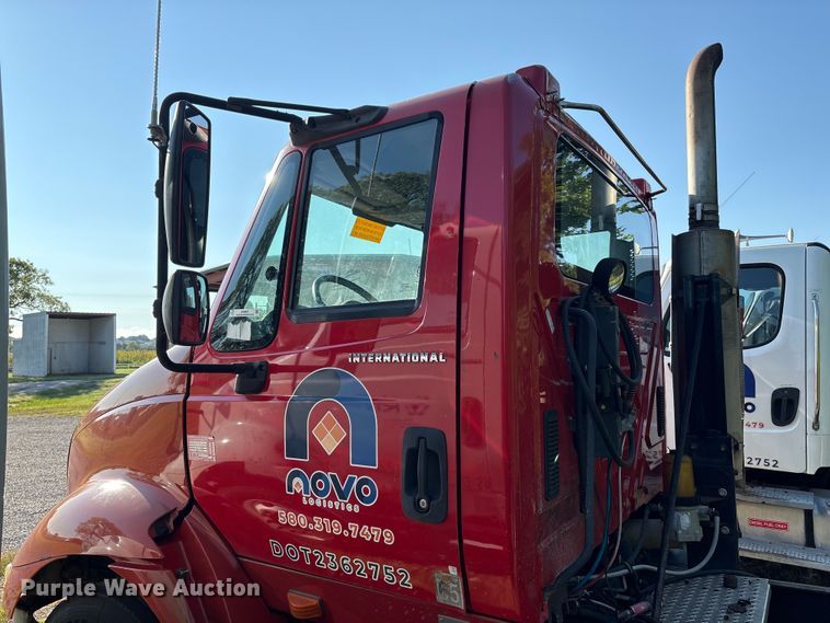 image for item EM0601 2006 International 8600 truck cab and chassis