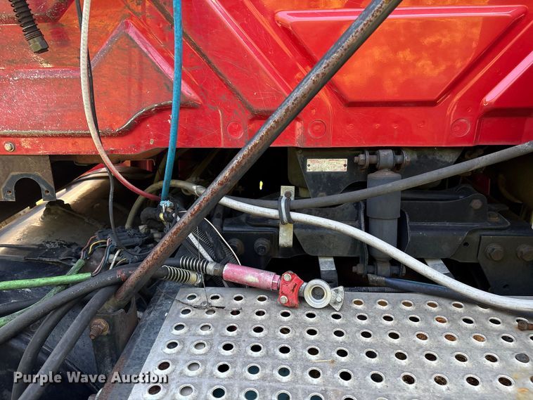 image for item EM0601 2006 International 8600 truck cab and chassis