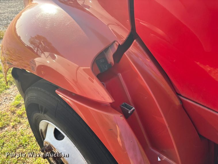 image for item EM0601 2006 International 8600 truck cab and chassis