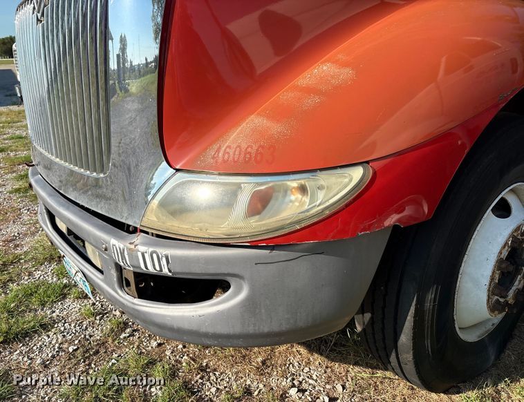 image for item EM0601 2006 International 8600 truck cab and chassis