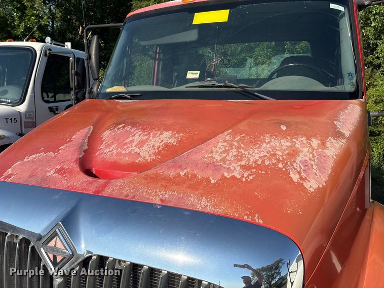 image for item EM0601 2006 International 8600 truck cab and chassis