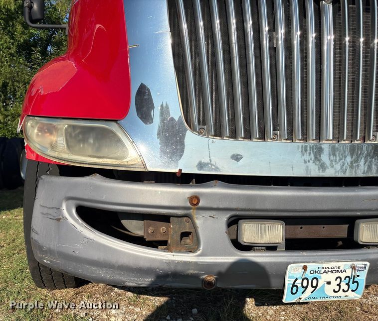 image for item EM0601 2006 International 8600 truck cab and chassis