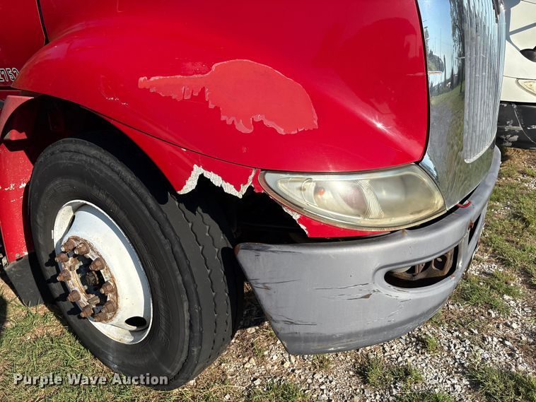 image for item EM0601 2006 International 8600 truck cab and chassis