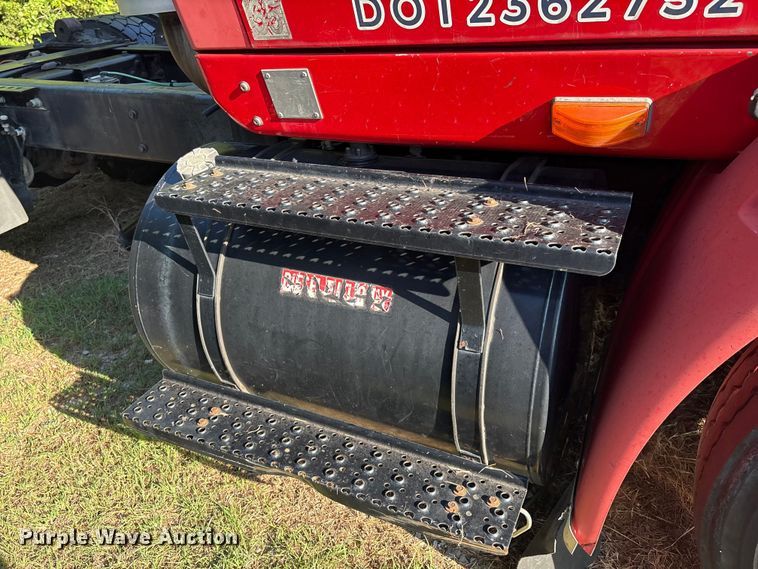 image for item EM0601 2006 International 8600 truck cab and chassis