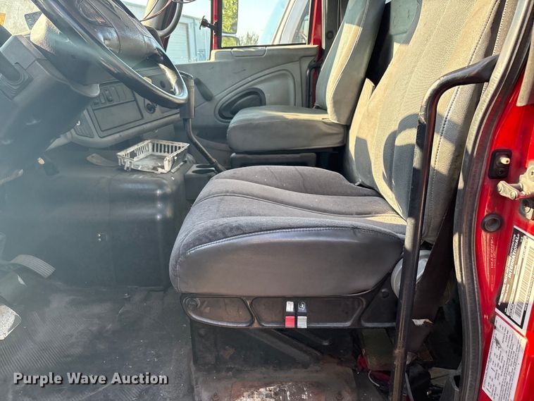 image for item EM0601 2006 International 8600 truck cab and chassis