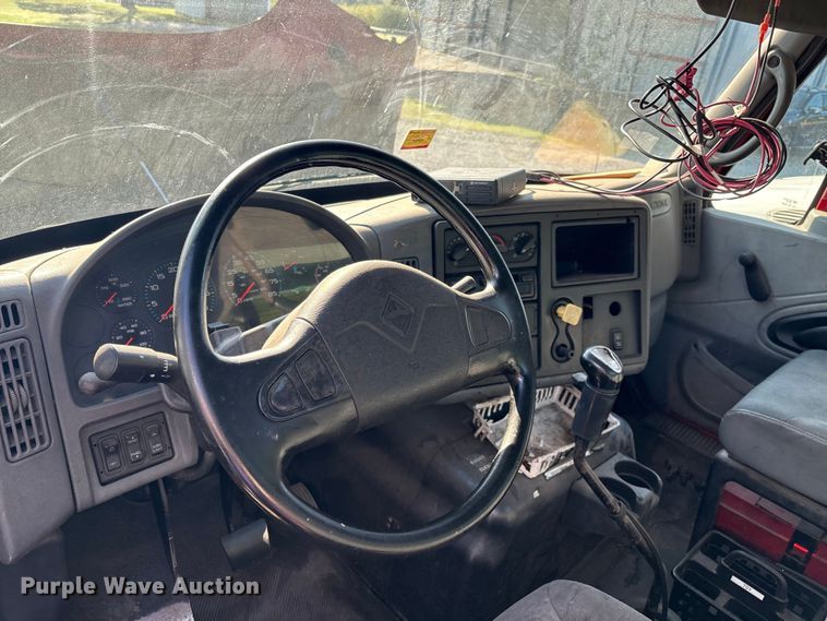 image for item EM0601 2006 International 8600 truck cab and chassis