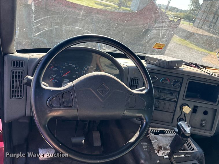 image for item EM0601 2006 International 8600 truck cab and chassis