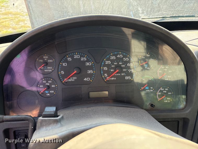 image for item EM0601 2006 International 8600 truck cab and chassis