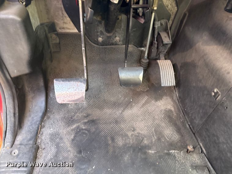 image for item EM0601 2006 International 8600 truck cab and chassis