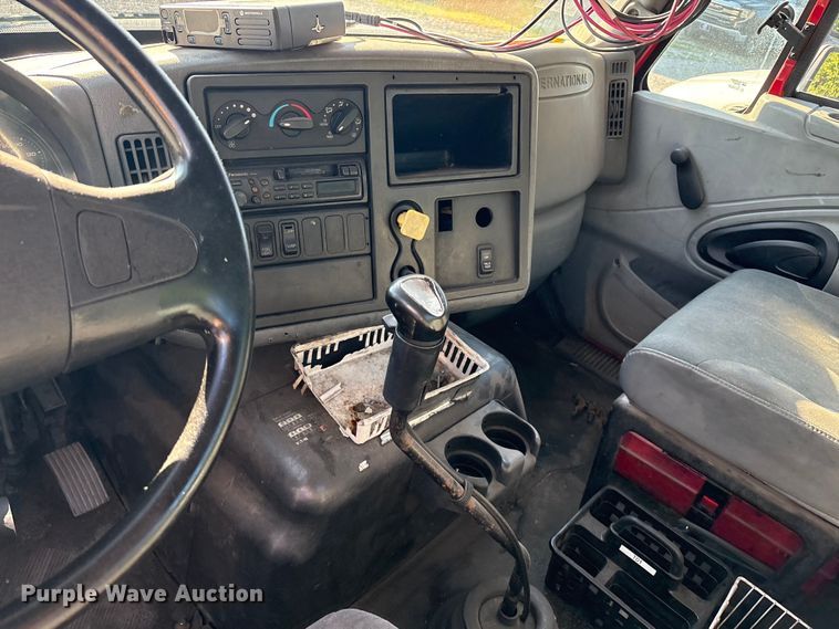 image for item EM0601 2006 International 8600 truck cab and chassis