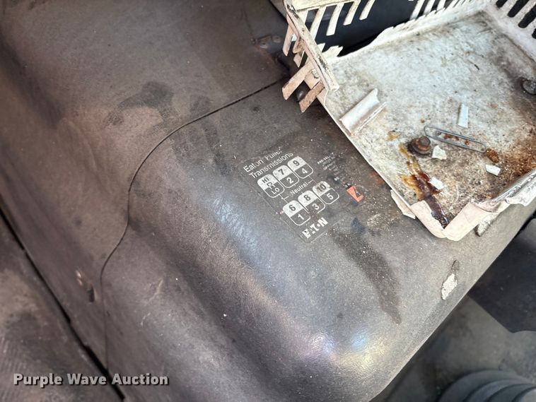 image for item EM0601 2006 International 8600 truck cab and chassis