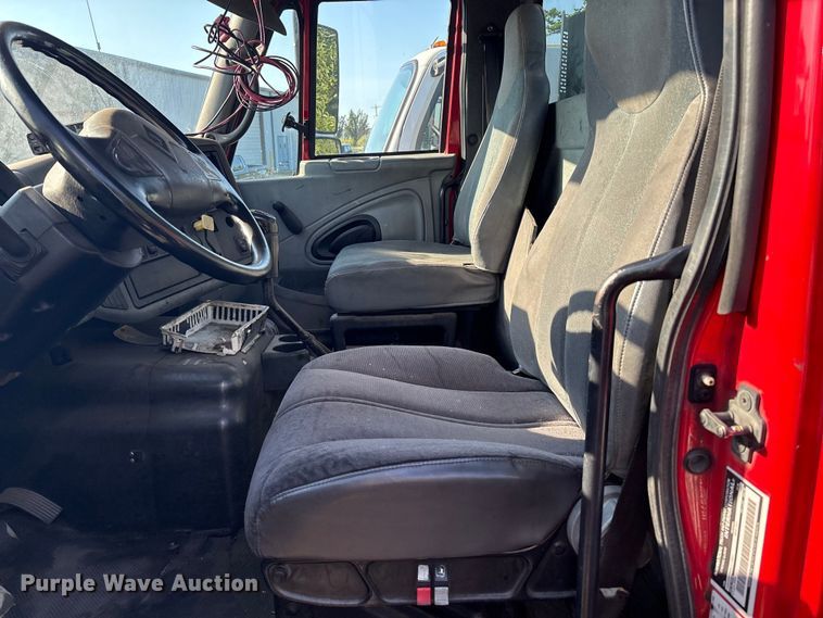 image for item EM0601 2006 International 8600 truck cab and chassis