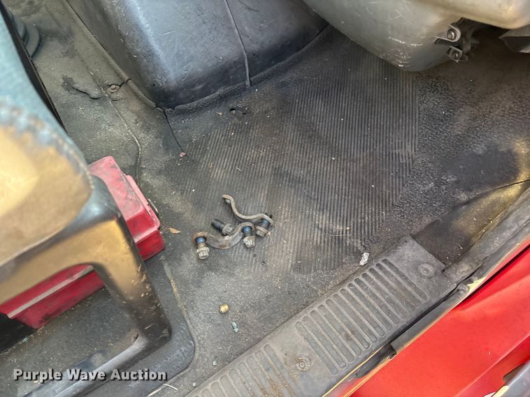 image for item EM0601 2006 International 8600 truck cab and chassis