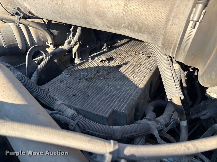 image for item EM0601 2006 International 8600 truck cab and chassis