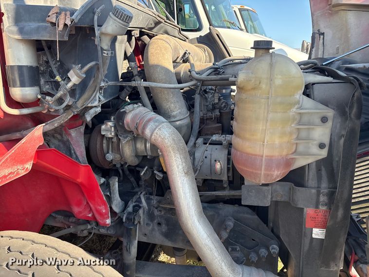 image for item EM0601 2006 International 8600 truck cab and chassis